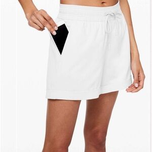 Lululemon Spring Break Away Short *4-way Stretch 3"Light Chrome Size 2